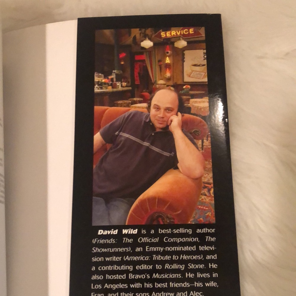 FRIENDS Collector’s Edition 2004 Book, Photo Clip Frame and Coffee Mug - Picture 11 of 12
